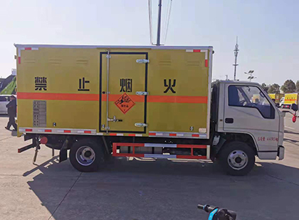 洛龙爆破器材运输车技术升级与安全合规新趋势