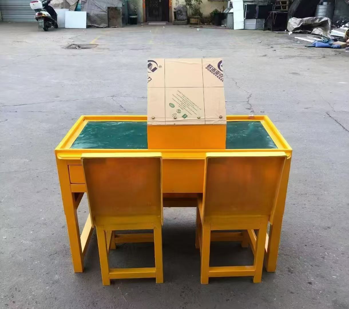 洛龙防静电导通桌井下煤矿火工品发放桌：危险品流转的安全守护者